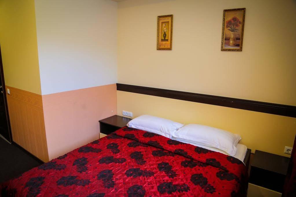 Mildom Express Hotel Almaty Ngoại thất bức ảnh