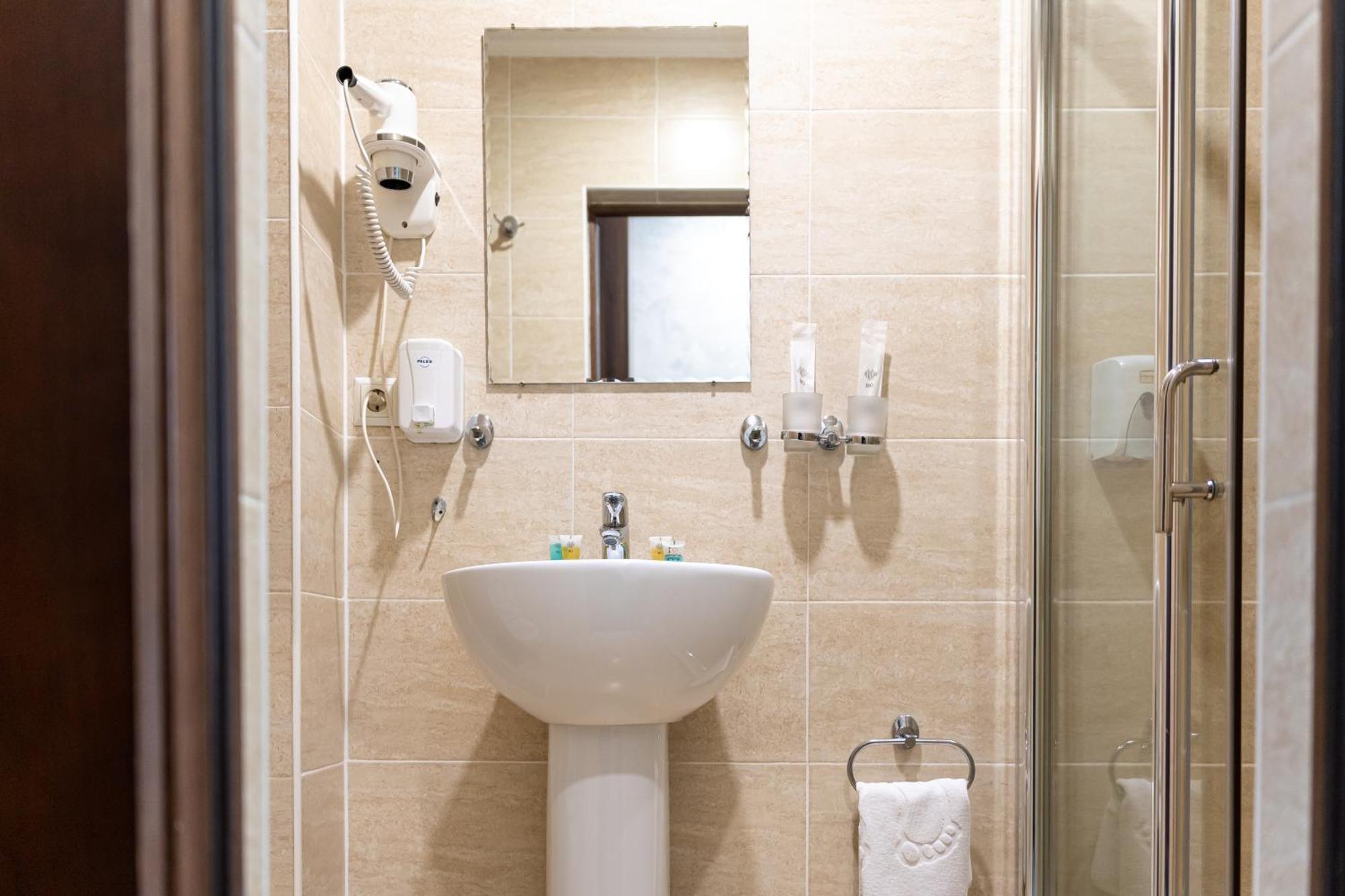 Mildom Express Hotel Almaty Ngoại thất bức ảnh