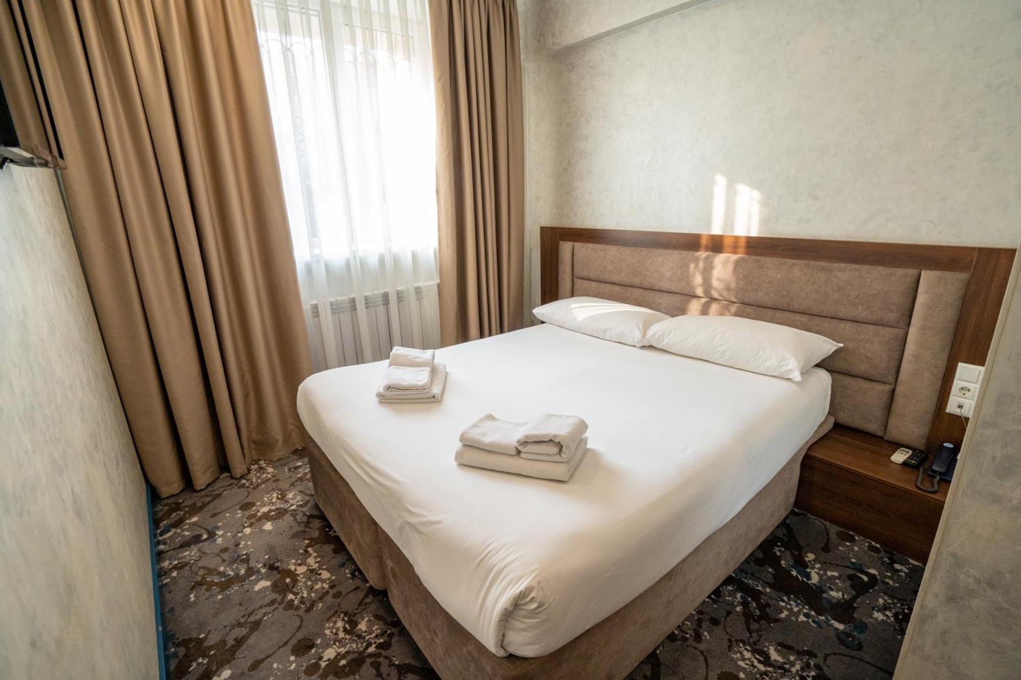 Mildom Express Hotel Almaty Ngoại thất bức ảnh