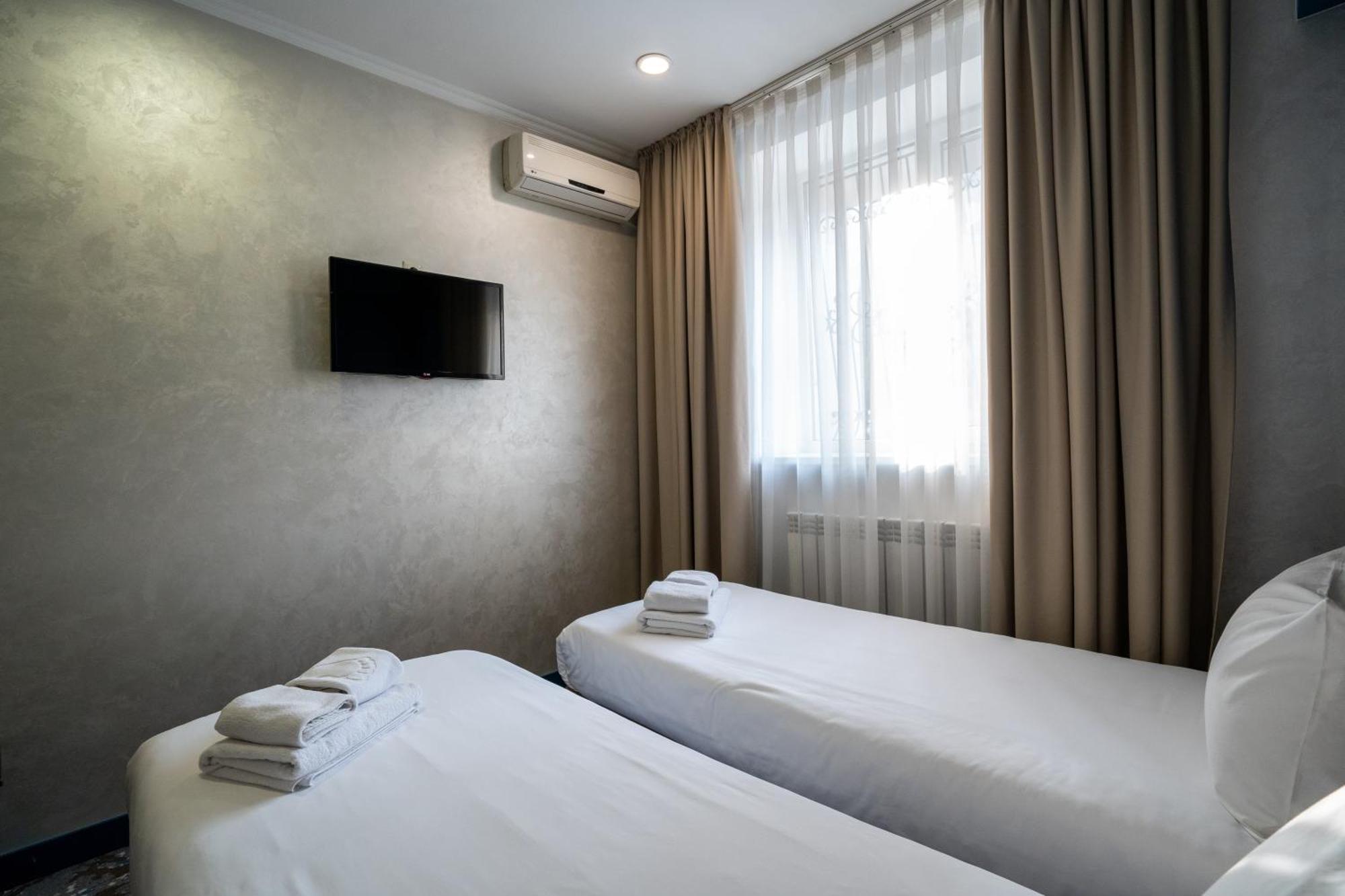 Mildom Express Hotel Almaty Ngoại thất bức ảnh